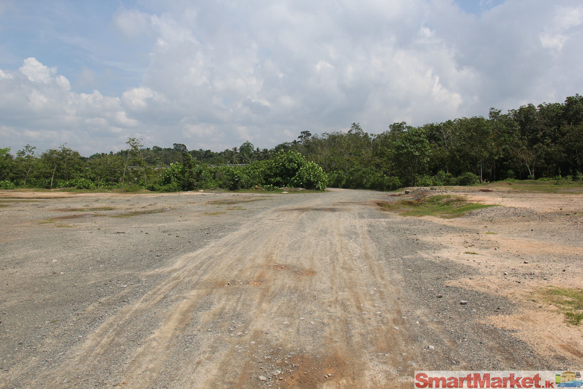 Land for sale is situated at Paragastota in Bandaragama