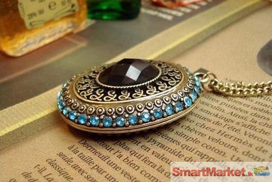 Vintage Crystal Rhinestone Oval Locket Necklace