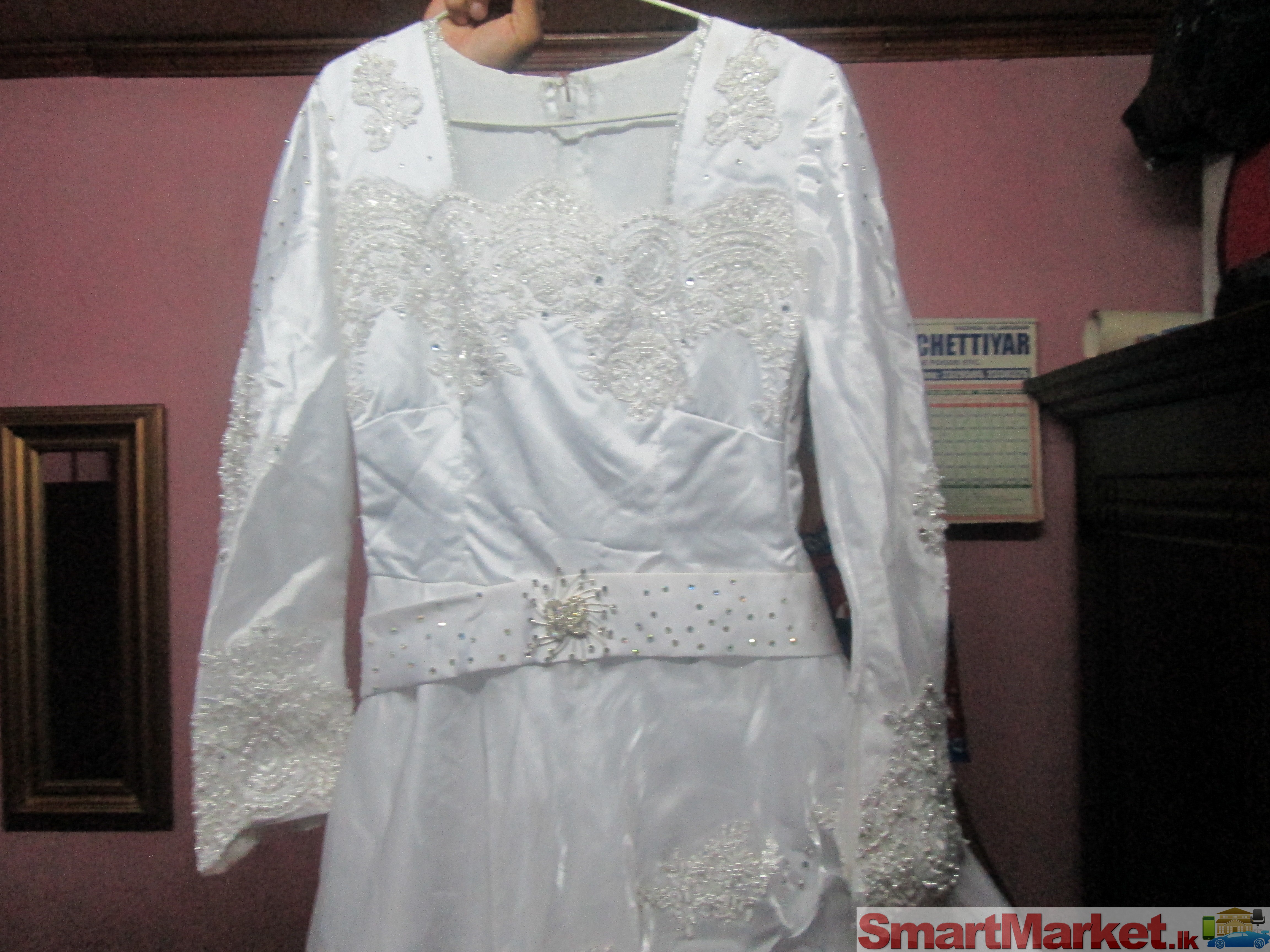 Single Used Wedding Dress With Accessories