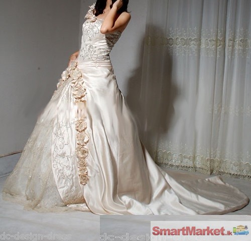 Bridal Gown - Cream Color Brand New Gorgeous gown for quick sale