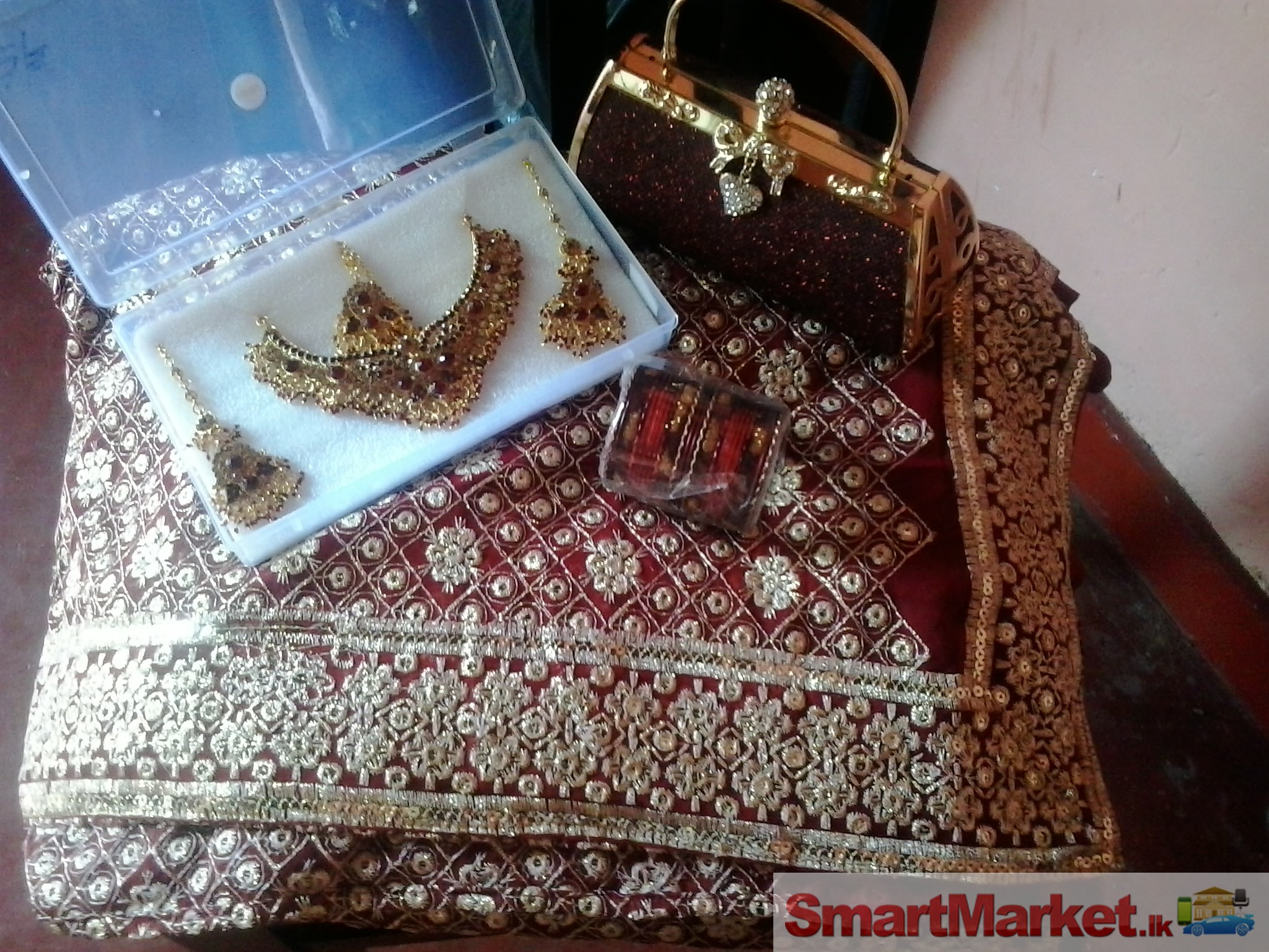 Going away / waleema saree with handbag,jewelset, bangles