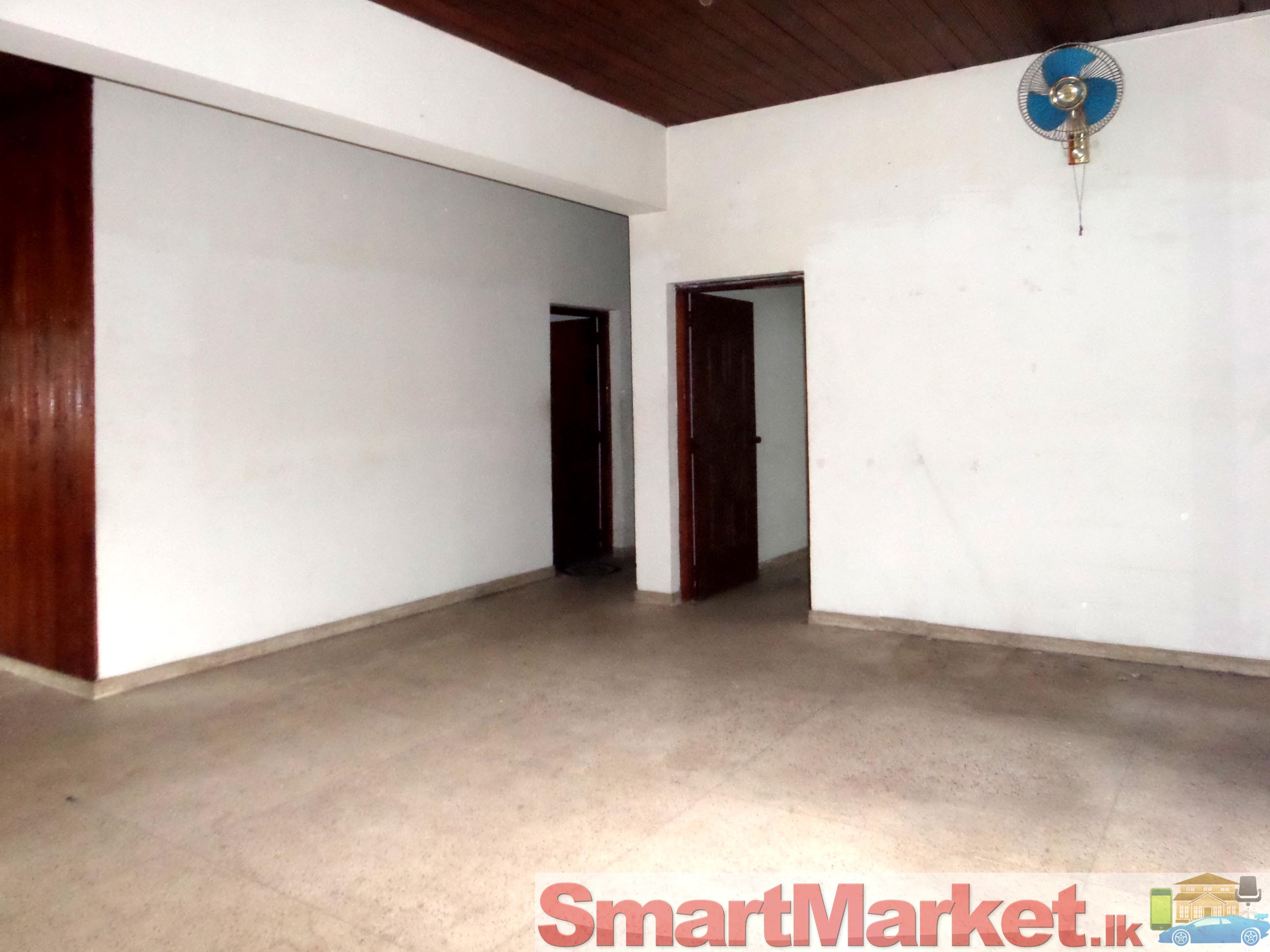 Commercial Building with Separate Entrance for Rent or Lease in Kandy Road Kelaniya