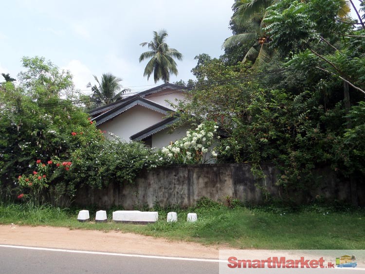 Two Storied House for Sale at Wathurugama Road, Gampaha.