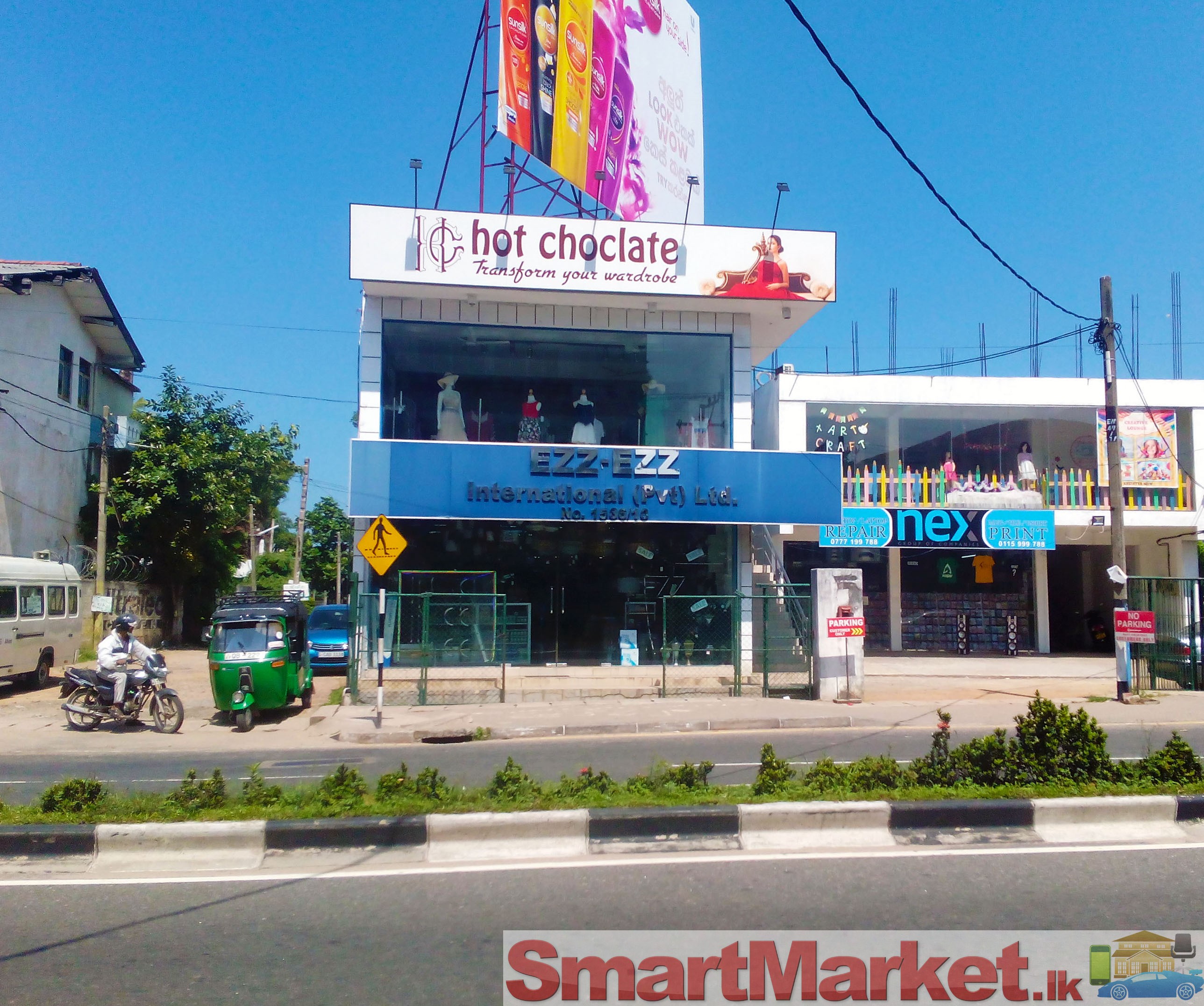 First floor Shop/ Office to rent on Main road