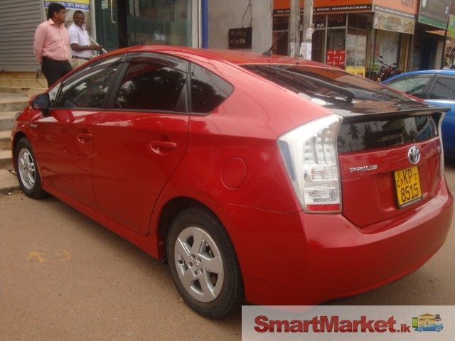 TOYOTA PRIUS CAR FOR RENT( HYBRIDE - 3RD